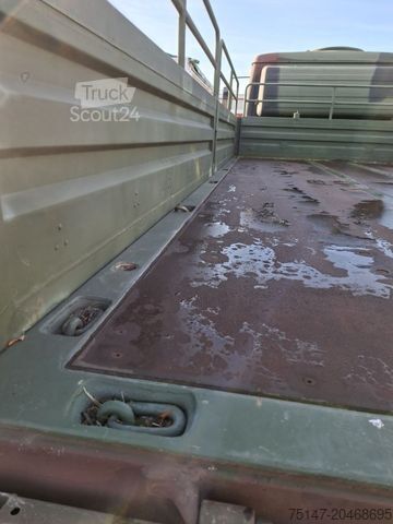 Platforminis sunkvežimis MERCEDES-BENZ 1017 A 4x4 5t TMIL Allrad Pritsche orig. 2700 km