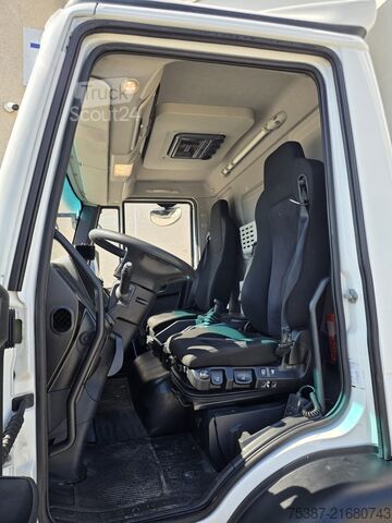 Camion cu platformă și prelată Iveco EuroCargo 120