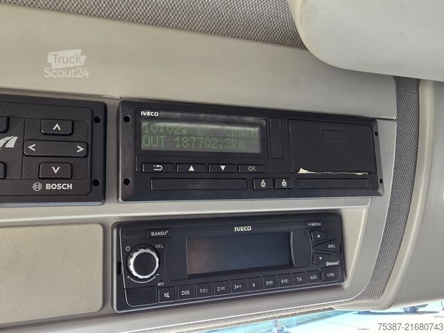 Camion cu platformă și prelată Iveco EuroCargo 120