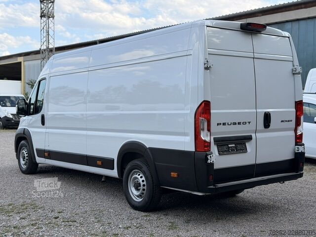 Furgon blaszak z wysokim dachem i długim rozstawem osi Peugeot Boxer 35 L4H2 140 KlimaKameraTempo Navi