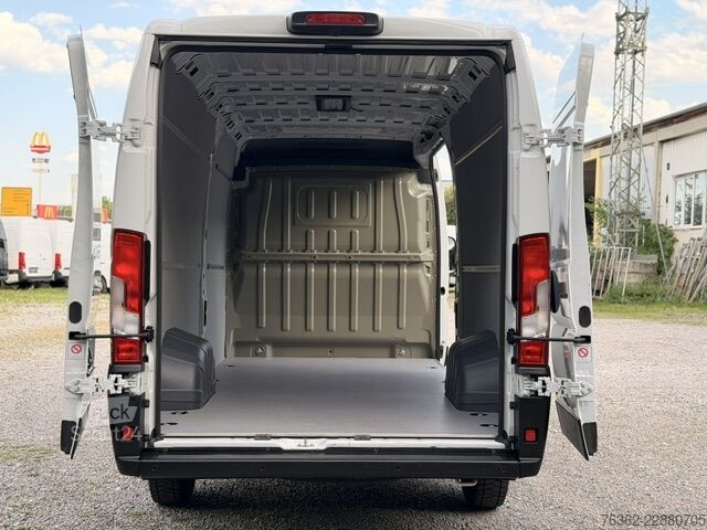Furgon blaszak z wysokim dachem i długim rozstawem osi Peugeot Boxer 35 L4H2 140 KlimaKameraTempo Navi
