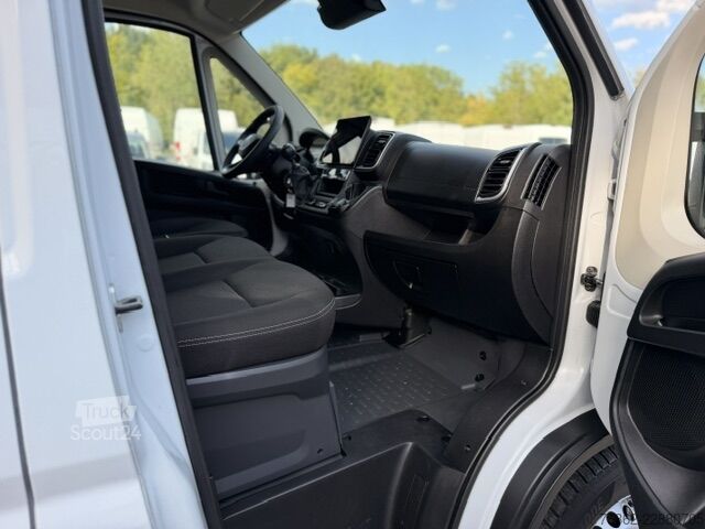 Furgon blaszak z wysokim dachem i długim rozstawem osi Peugeot Boxer 35 L4H2 140 KlimaKameraTempo Navi