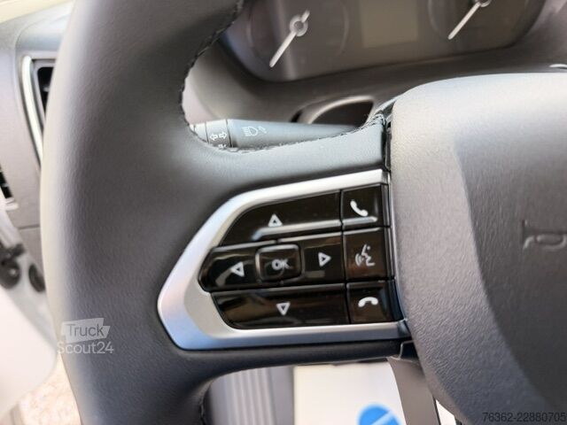 Furgon blaszak z wysokim dachem i długim rozstawem osi Peugeot Boxer 35 L4H2 140 KlimaKameraTempo Navi