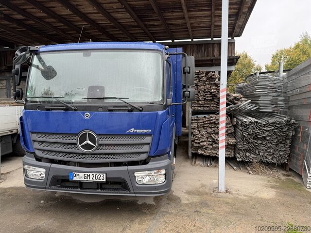 Kamion sa ravnom platformom Mercedes-Benz Atego 818L