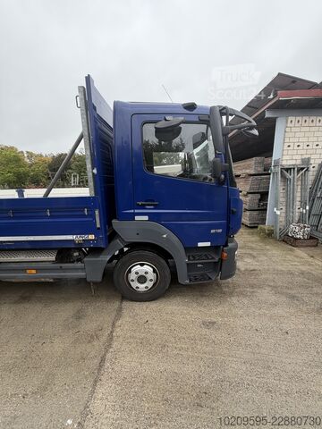 Kamion sa ravnom platformom Mercedes-Benz Atego 818L