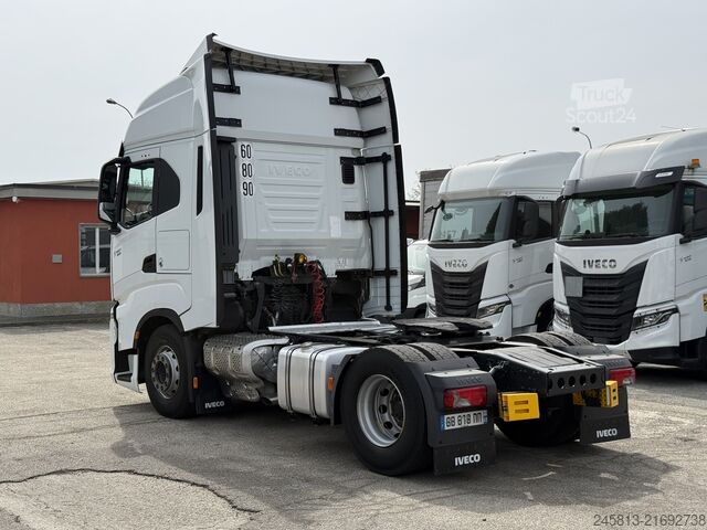 Standartinis vilkikas Iveco SWAY 490