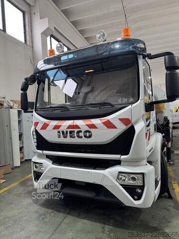 Grúa montada en camión iveco 160e25