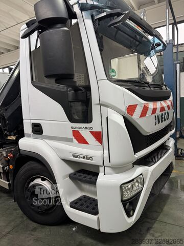 Grúa montada en camión iveco 160e25