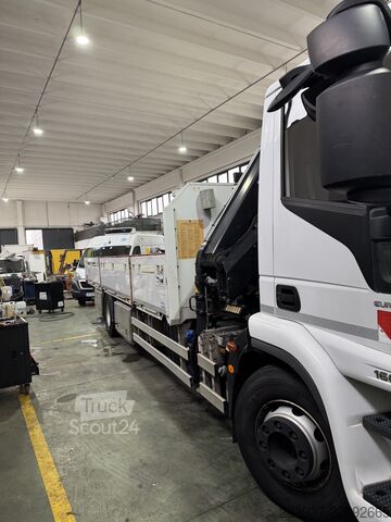 Grúa montada en camión iveco 160e25