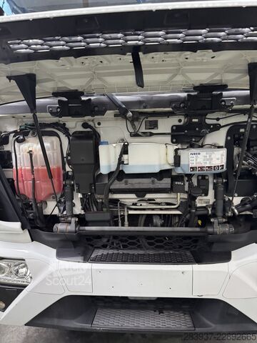 Grúa montada en camión iveco 160e25