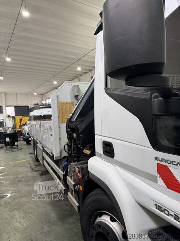Grúa montada en camión iveco 160e25