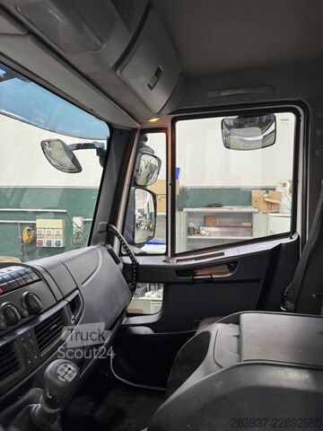 Grúa montada en camión iveco 160e25