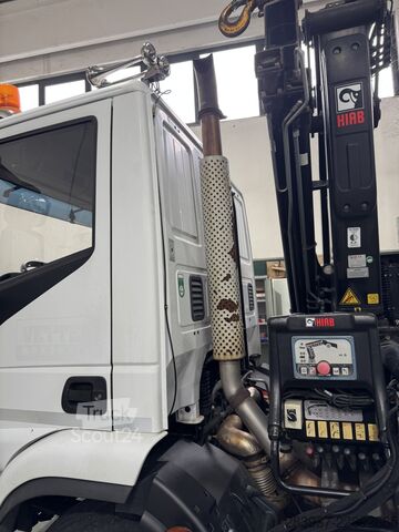 Grúa montada en camión iveco 160e25