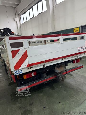 Grúa montada en camión iveco 160e25