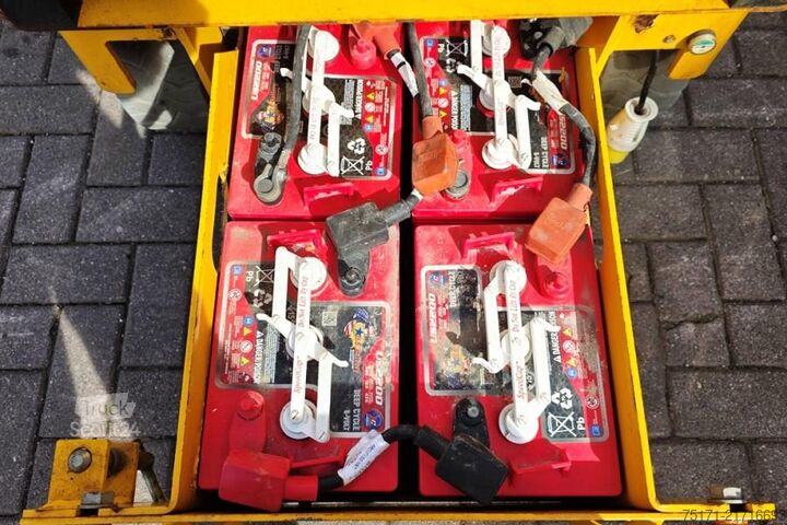 Podnośnik nożycowy Haulotte Compact 8 Electric, 8.2m Working Height, 350kg Cap