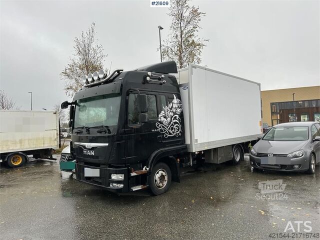 Valiză MAN TGL 8.220 4x2 box truck w/ 2 zone generator and li