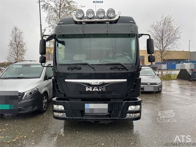 Valiză MAN TGL 8.220 4x2 box truck w/ 2 zone generator and li