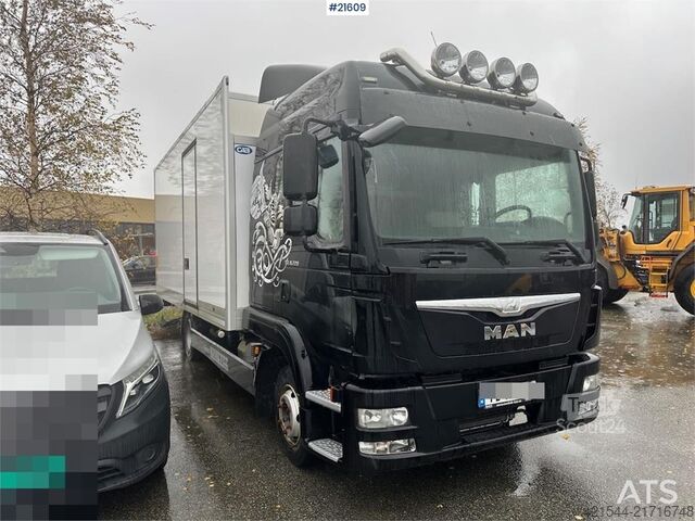 Valiză MAN TGL 8.220 4x2 box truck w/ 2 zone generator and li