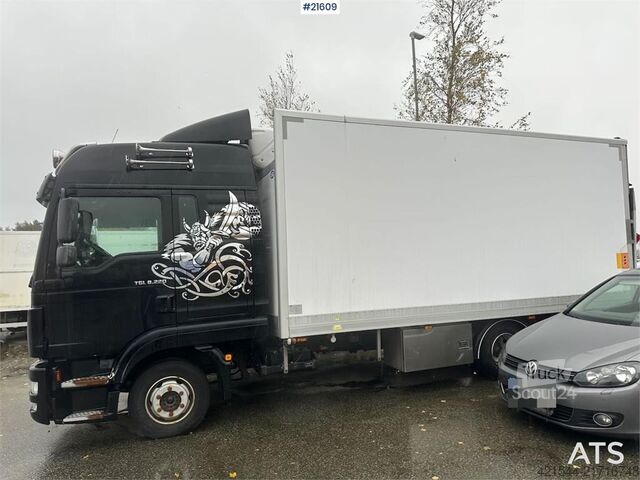 Valiză MAN TGL 8.220 4x2 box truck w/ 2 zone generator and li