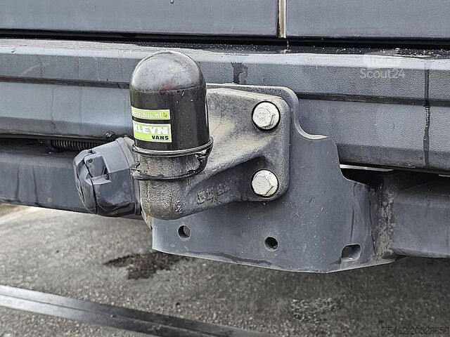 High-roof van VOLKSWAGEN CRAFTER 35 2.0 L3H2 Navi Trekhaak!