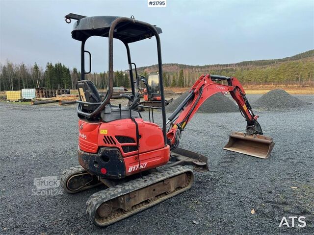 Miniexcavadora Kubota U17-3a Mini Excavator with 4 Buckets, Ripper, and