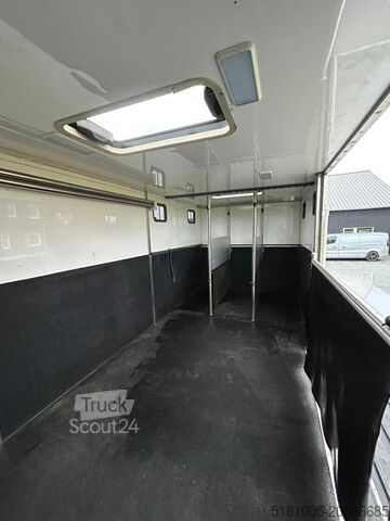 Zirgu transports Renault Midlum Renault Midlum Kleinsman opbouw 6 paards