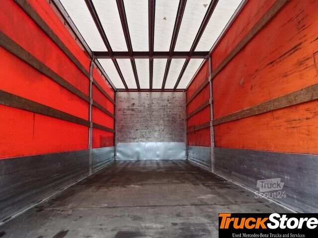 Camion cu platformă și prelată  Atego 1530 L