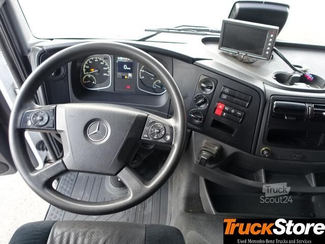 Camion cu platformă și prelată  Atego 1530 L