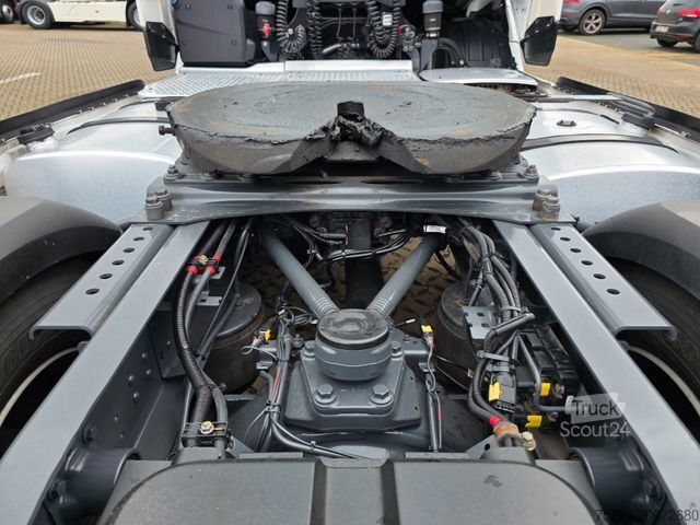 Standard dragbil DAF XF 530 FT / Intarder / 2 Tanks / Stanklima / 6E