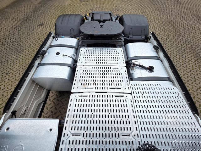 Standard dragbil DAF XF 530 FT / Intarder / 2 Tanks / Stanklima / 6E