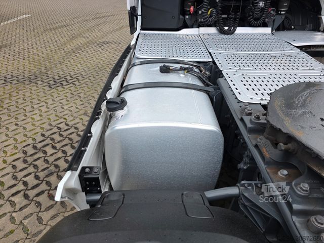 Standard dragbil DAF XF 530 FT / Intarder / 2 Tanks / Stanklima / 6E