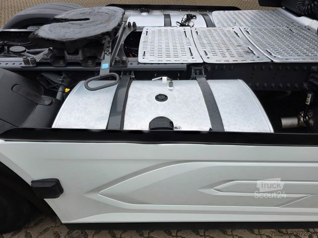 Standard dragbil DAF XF 530 FT / Intarder / 2 Tanks / Stanklima / 6E