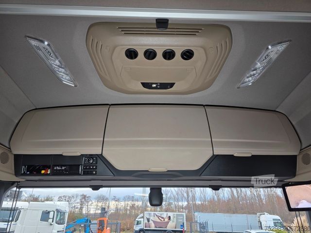 Standard dragbil DAF XF 530 FT / Intarder / 2 Tanks / Stanklima / 6E