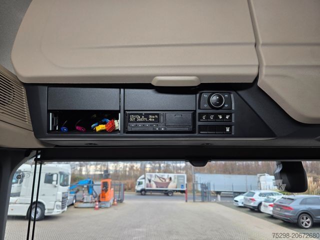 Standard dragbil DAF XF 530 FT / Intarder / 2 Tanks / Stanklima / 6E