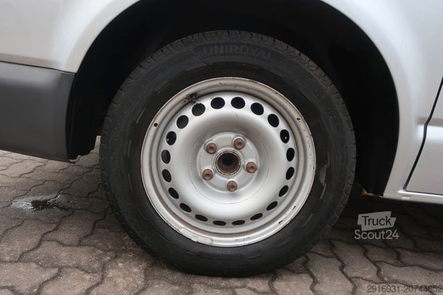 Furgon blaszak VOLKSWAGEN T5 Klima / AHK / Scheckheft / 6 Gang FN: 234