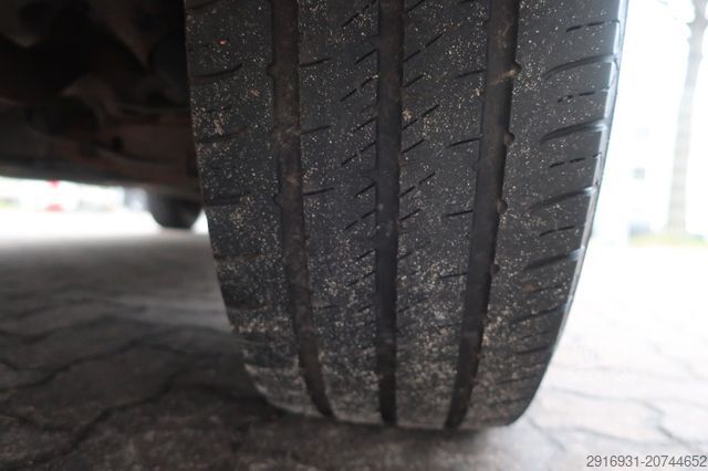 Furgon blaszak VOLKSWAGEN T5 Klima / AHK / Scheckheft / 6 Gang FN: 234