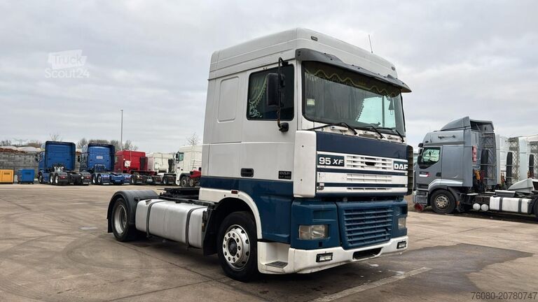 Tracteur standard DAF XF 95.380 (EURO 2 / MANUAL GEARBOX / BOITE MANU...