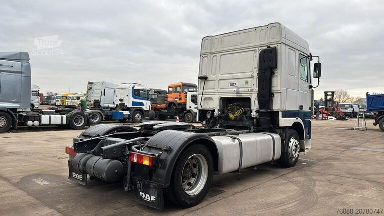 Tracteur standard DAF XF 95.380 (EURO 2 / MANUAL GEARBOX / BOITE MANU...