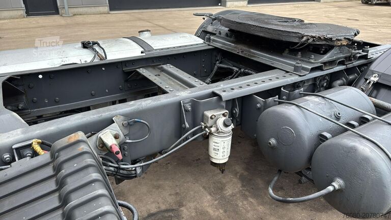 Tracteur standard DAF XF 95.380 (EURO 2 / MANUAL GEARBOX / BOITE MANU...