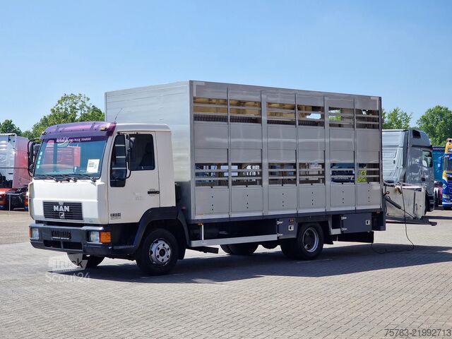 Transport de bétail MAN TGL 8.240 - 2 deck livestock Bekkers - Loadlift...