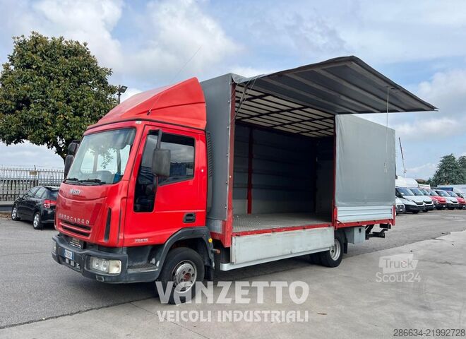 Tovorno vozilo s ravno platformo in ponjavo Iveco EUROCARGO 75E15