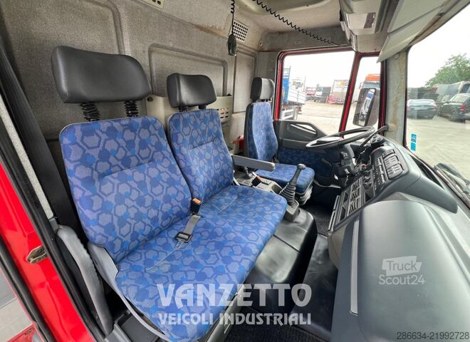 Tovorno vozilo s ravno platformo in ponjavo Iveco EUROCARGO 75E15