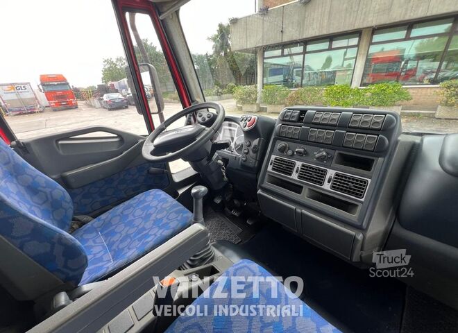 Tovorno vozilo s ravno platformo in ponjavo Iveco EUROCARGO 75E15