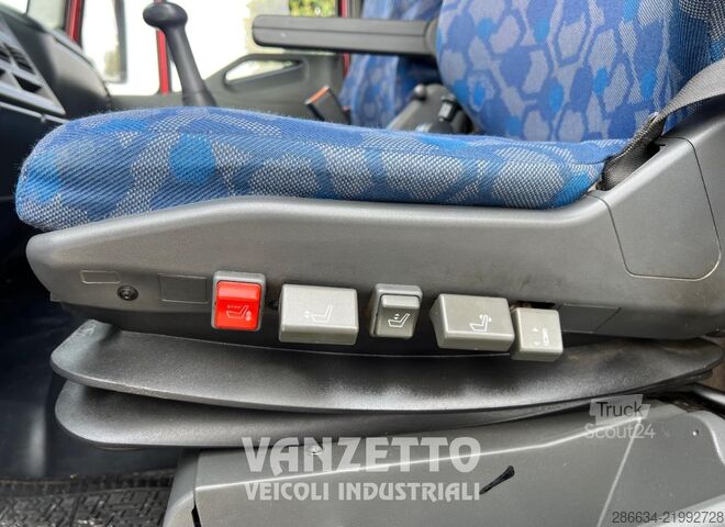 Tovorno vozilo s ravno platformo in ponjavo Iveco EUROCARGO 75E15