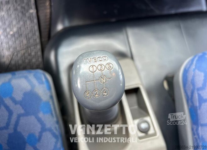 Tovorno vozilo s ravno platformo in ponjavo Iveco EUROCARGO 75E15
