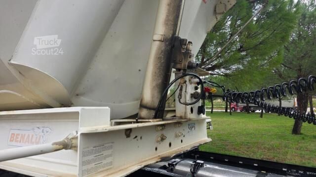 Sklopný návěs Benalu C34 CNS