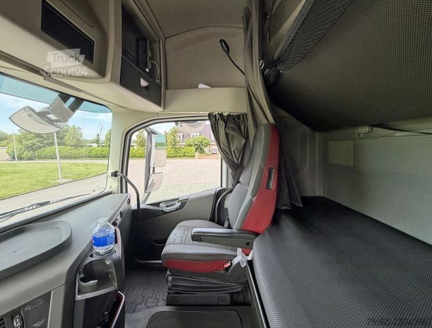 Standaard trekker VOLVO FH 13.460 EURO 6 ONLY 766.000 KM FULL SPOILER 2X