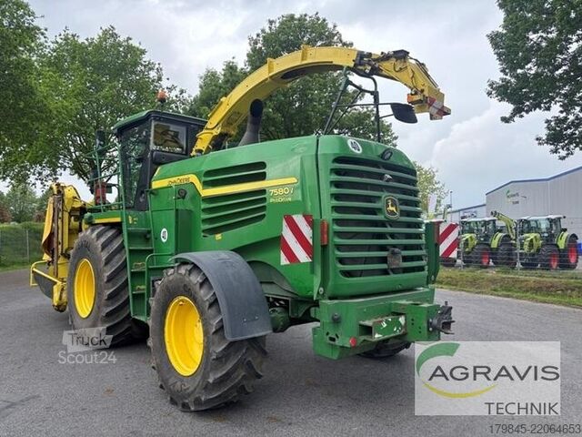 Hakselaar John Deere 7580I + Kemper 375 Plus + Pickup