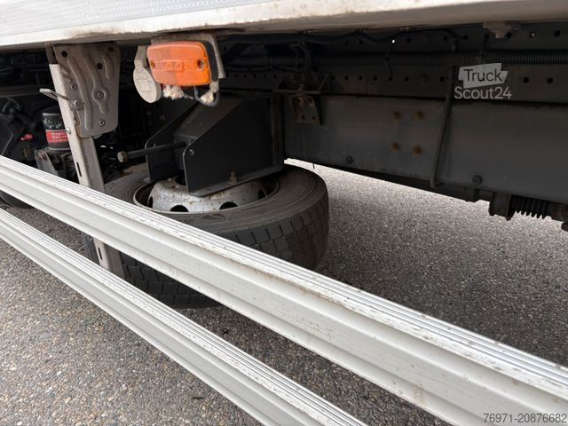 Chladený nákladný automobil RENAULT 16t Kühlkoffer 8m Lang