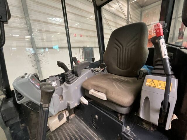 μίνι εκσκαφέας Kubota U 27-4 HI powertilt